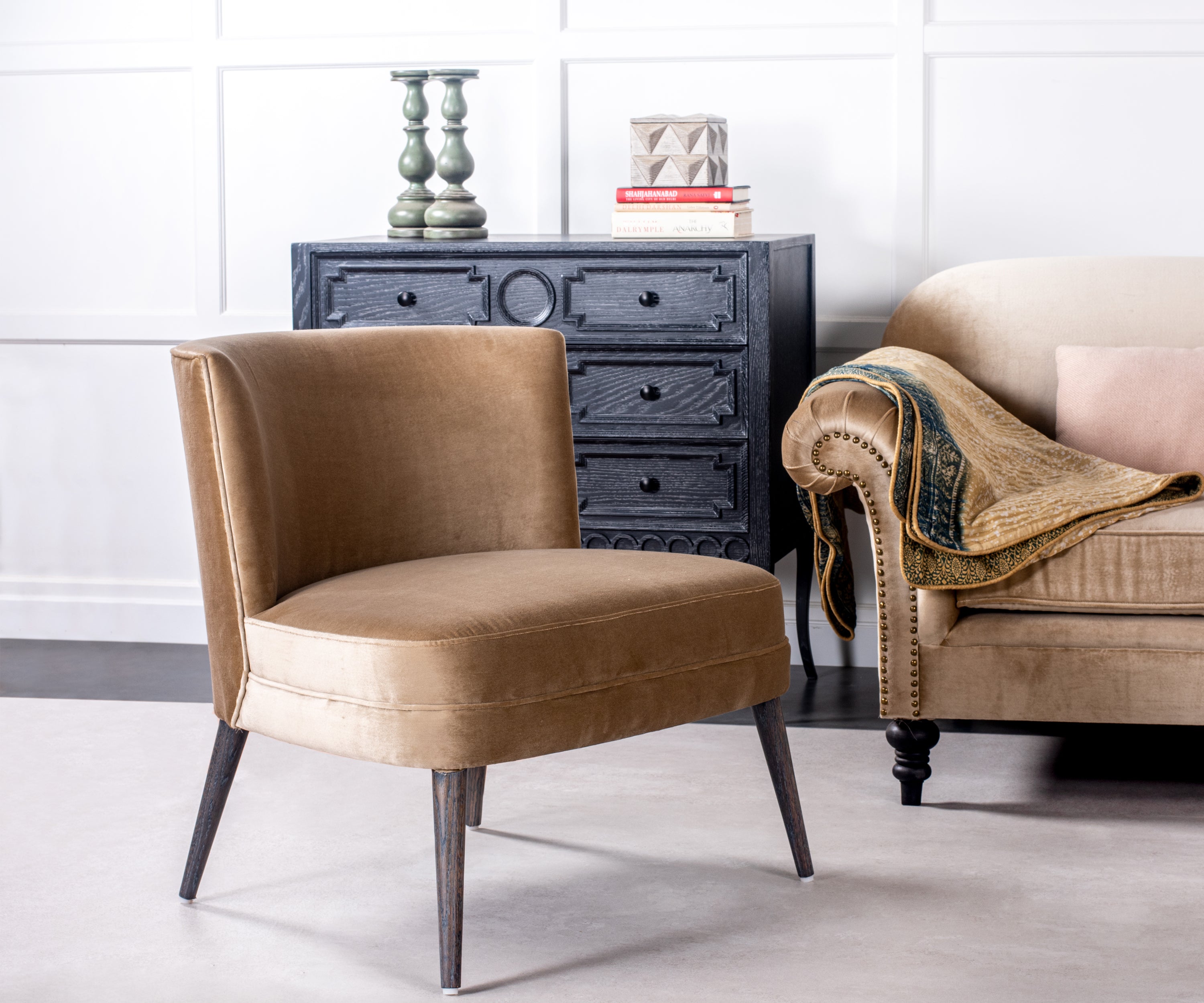 DEVERON LOUNGE